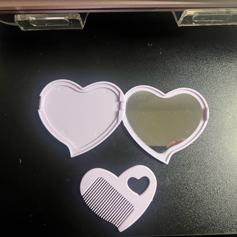 Kuromi Heart-Shaped Mirror - Picture 4 of 4
